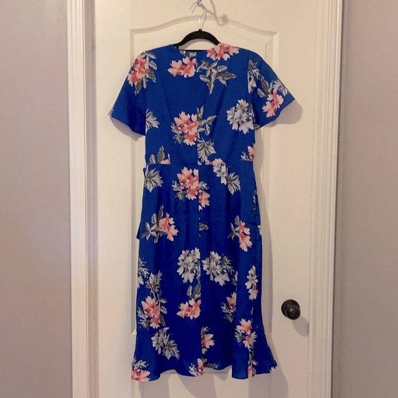 Banana Republic flower wrap dress - Picture 2 of 3